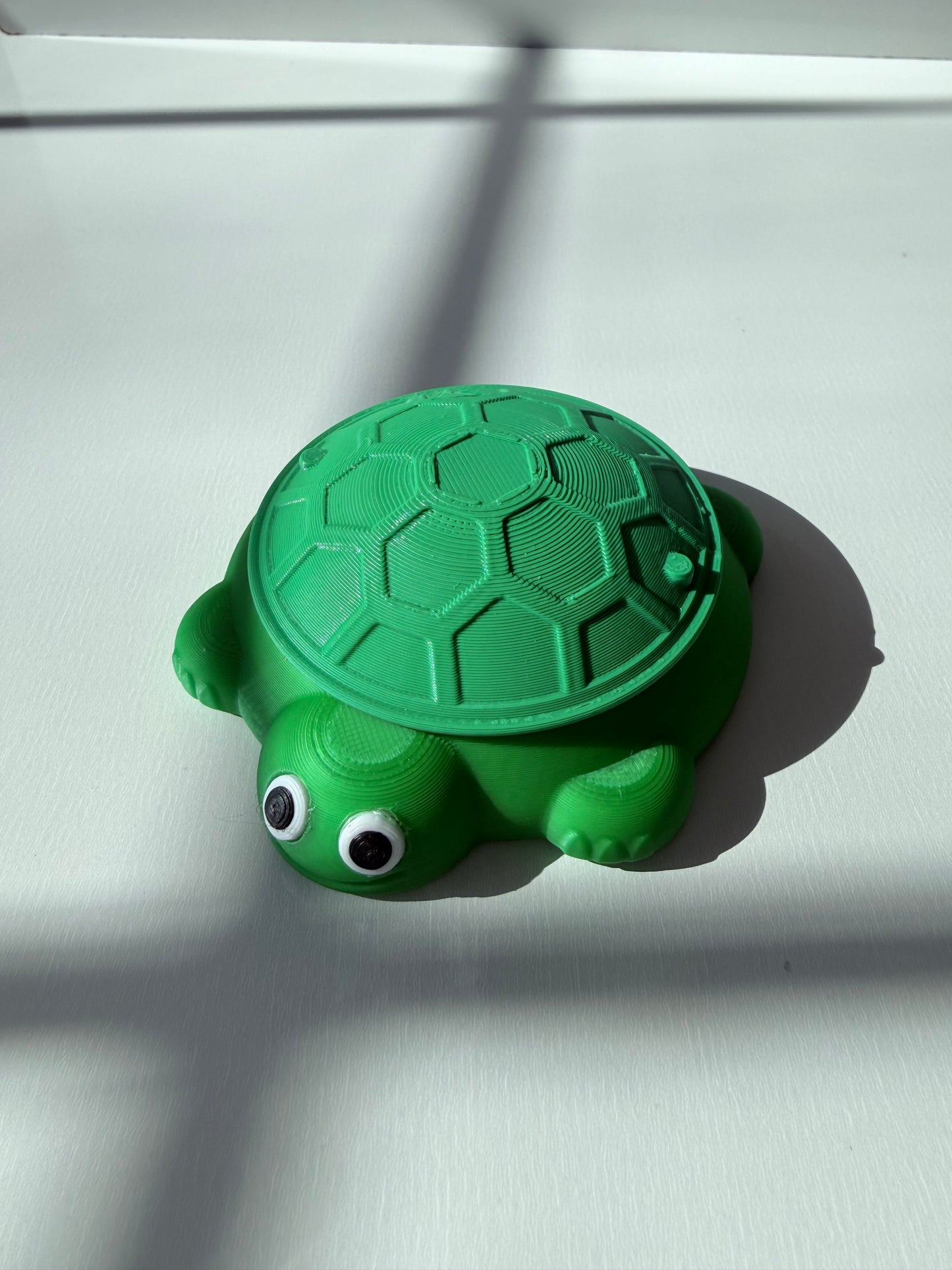 Mini Turtle Sandbox with Kinetic Sand – Sensory Desk Toy – Cute Turtle Fidget – Travel Sand Kit – Gift for Kids & Adults